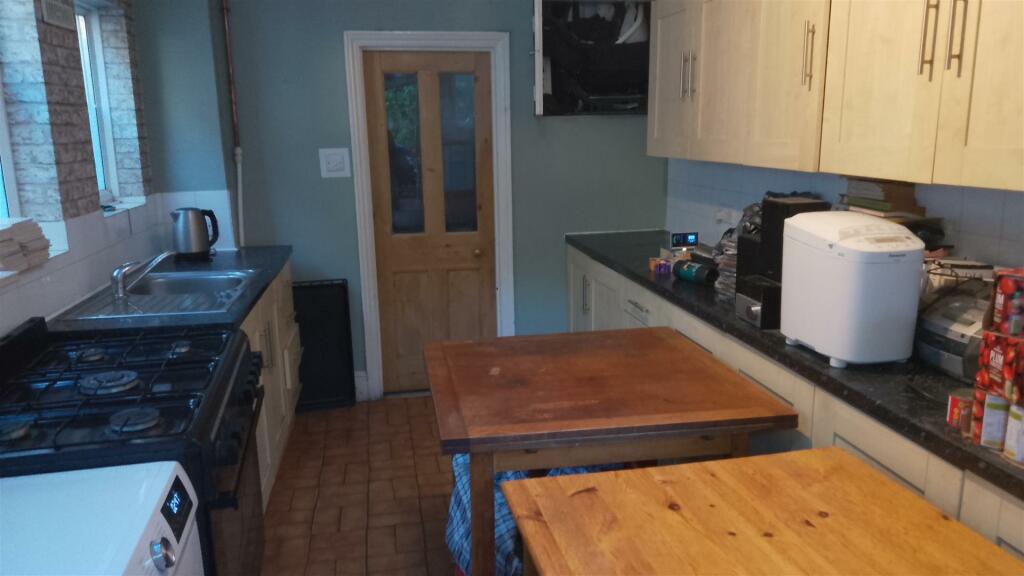 kitchen i.jpg