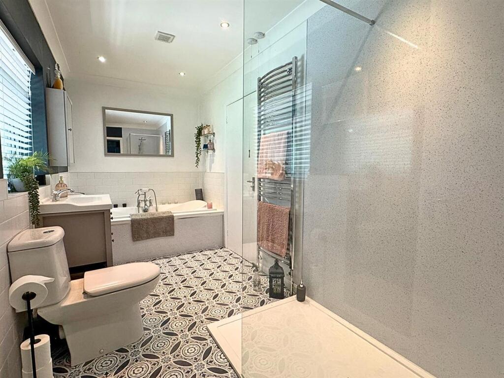 En-suite Bathroom