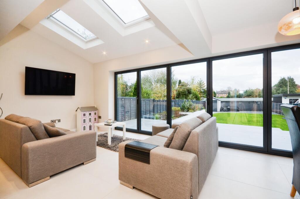 Additional seating in kitchen/diner