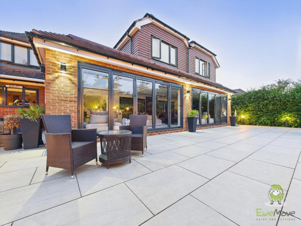 CAM01543G0-PR0143-STILL007