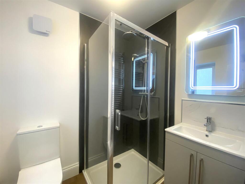 BATHROOM.jpeg