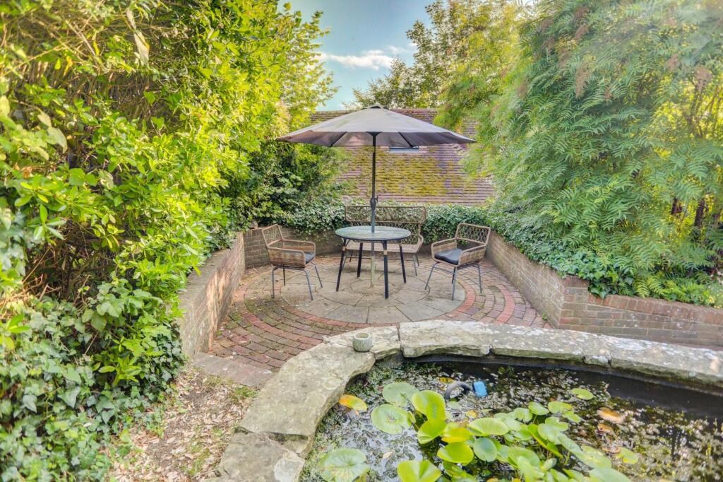 Dining Set Pond 2.jpg
