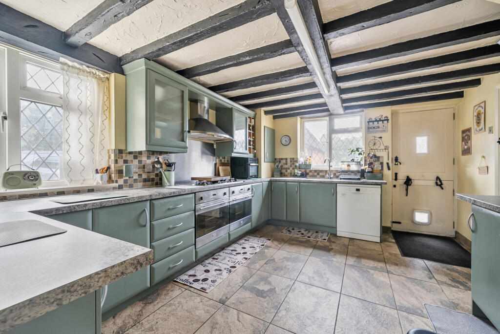 1330050-17-6883b7...