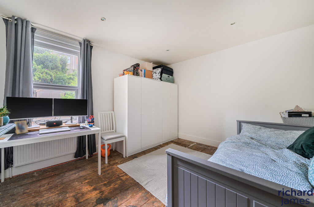 271a55015d0a4b6198fbb5f6c1c67102