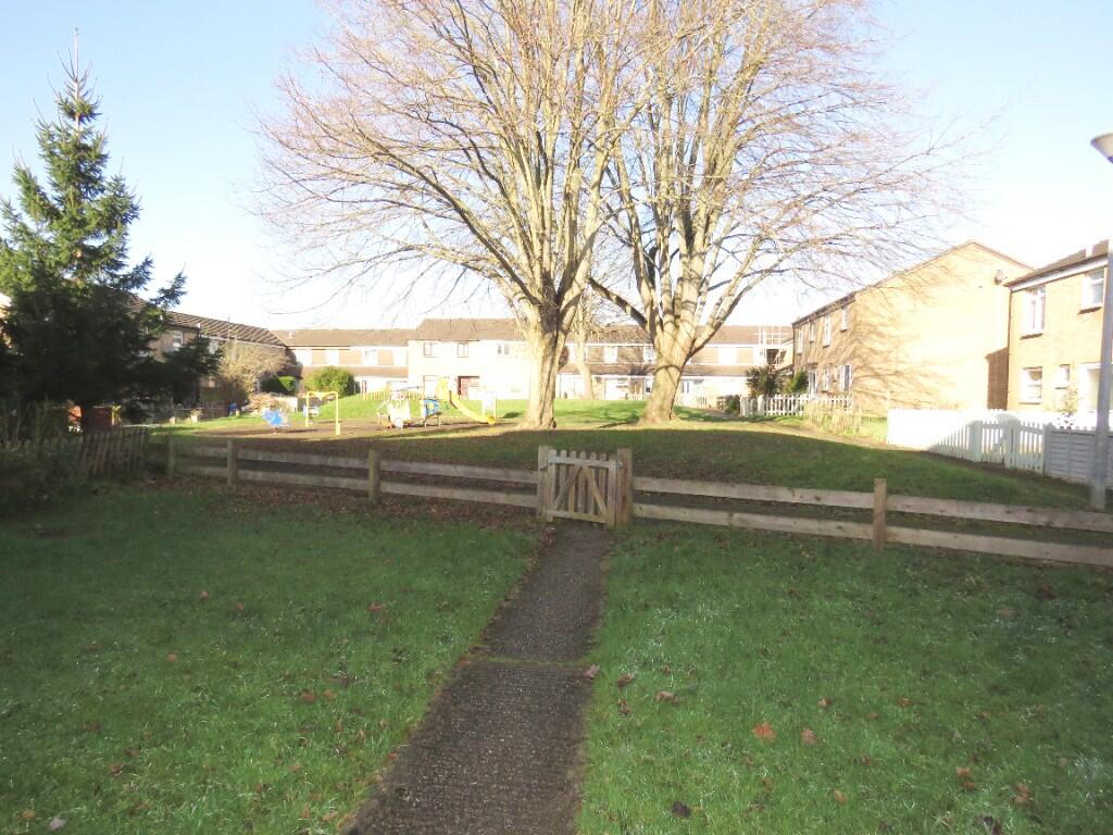 COMMUNAL GROUNDS