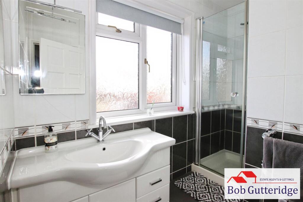 FIRST FLOOR SHOWER ROOM