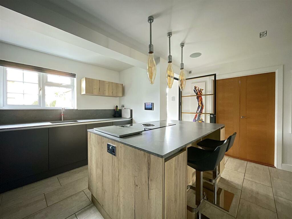 Kitchen (2).jpeg