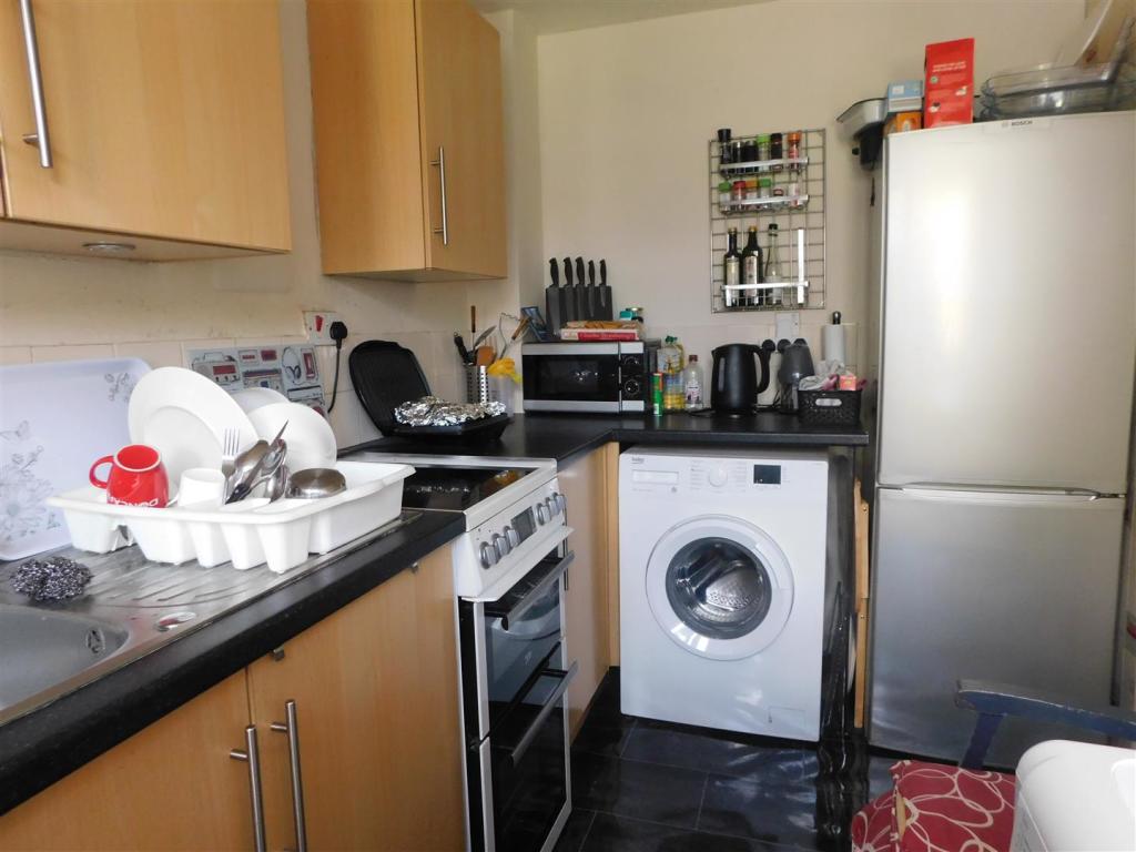 Kitchen 2.JPG