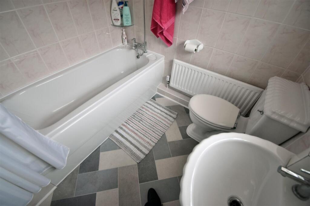Downstairs Bathroom/WC