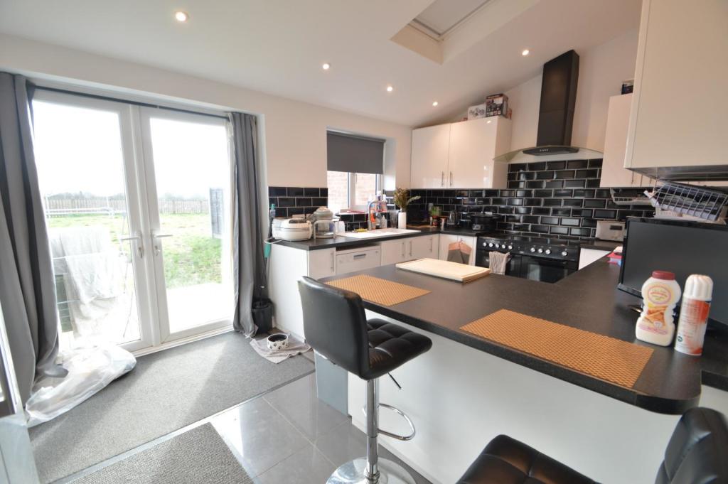 35 The Causeway kitchen breakfast room.JPG