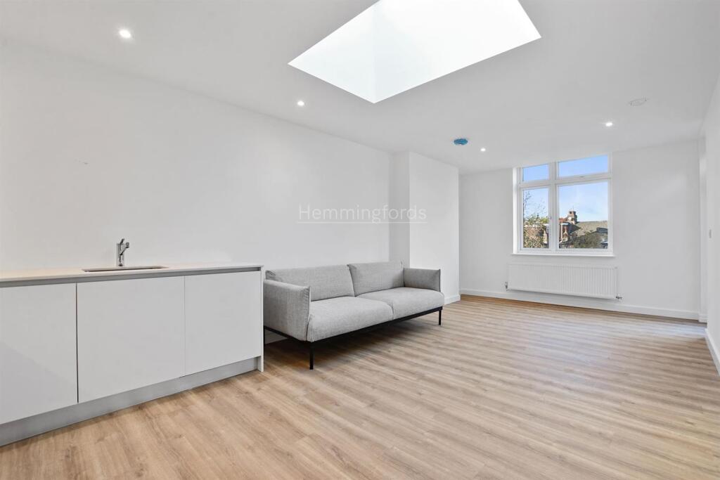 12-7e88GCHMF - 3 Solent Lodge - Reception -Origina