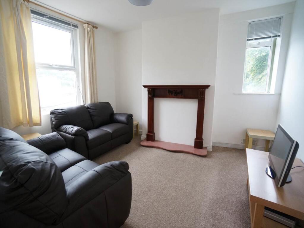 1Penllys_livingroom.JPG