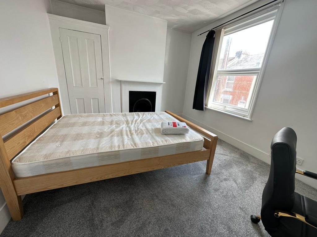 18E Bed 4.jpg