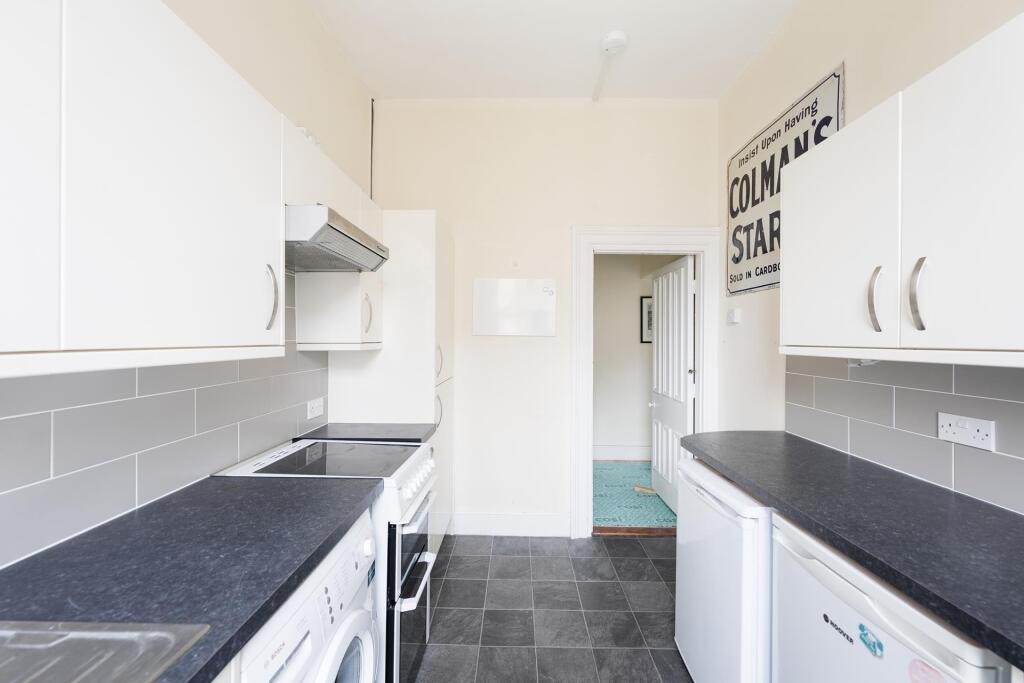 Kitchen ()