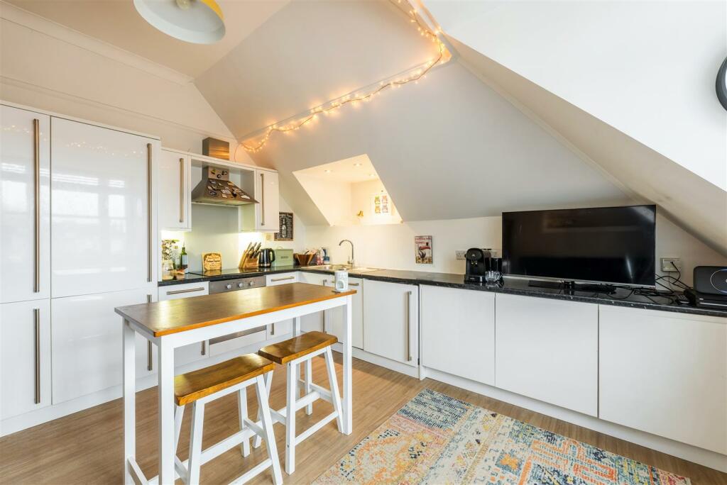 Flat 5, 9 Fourth Avenue -6.jpg