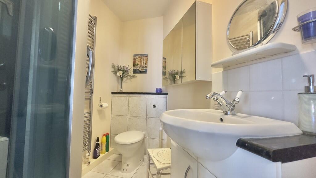 79E05B8B-D3EB-455...