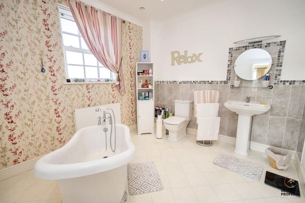 En-Suite Bathroom