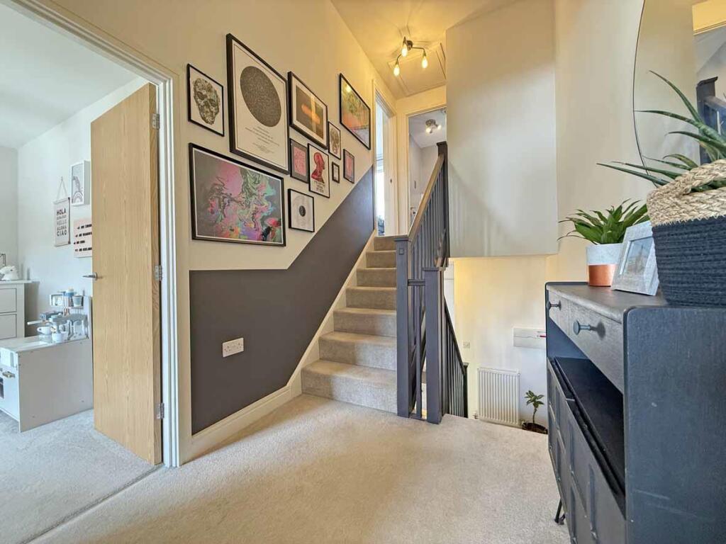 Ivy Drive 27 - Landing...jpg