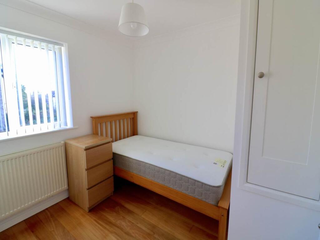 First floor 2nd front bedroom
