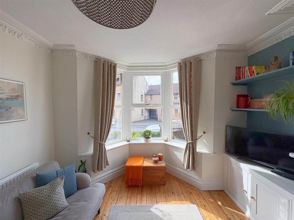 Bay window lounge.jpg