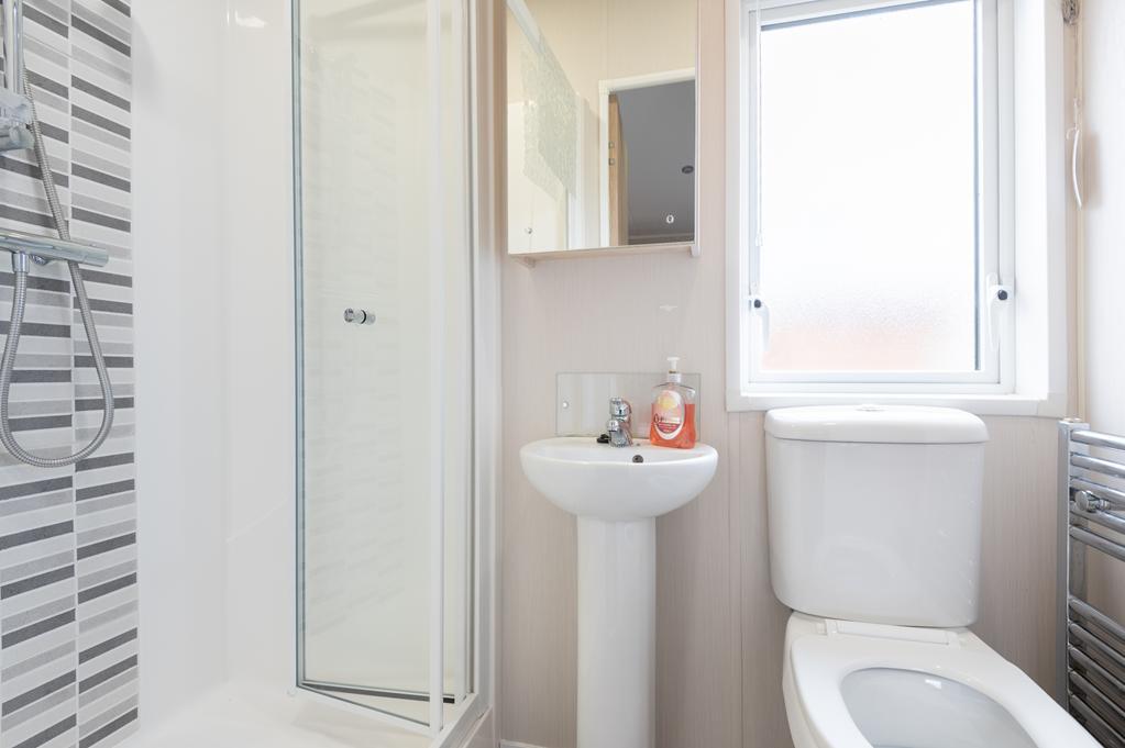ENSUITE SHOWER