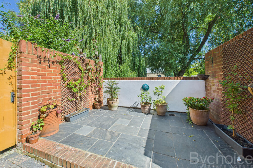 CAM05454G0-PR0042-STILL009