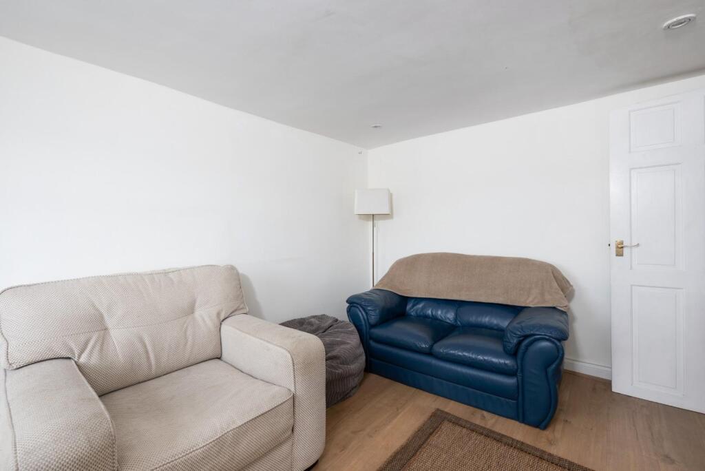 Top Floor Flat, 18 New King Street, BA1 2BL-6.jpg