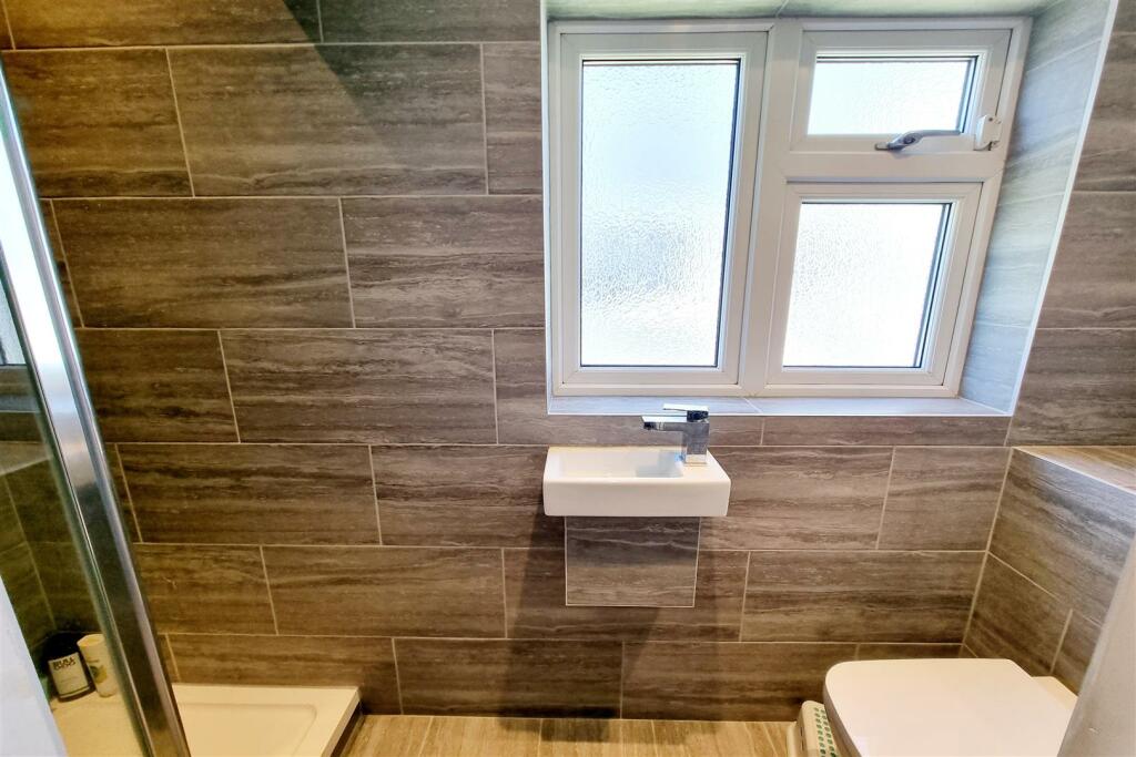 DOWNSTAIRS CLOAKROOM/SHOWER ROOM: