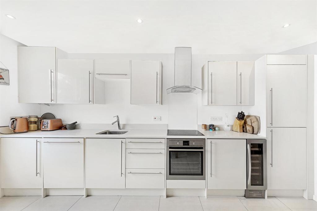Kitchen (2).jpg