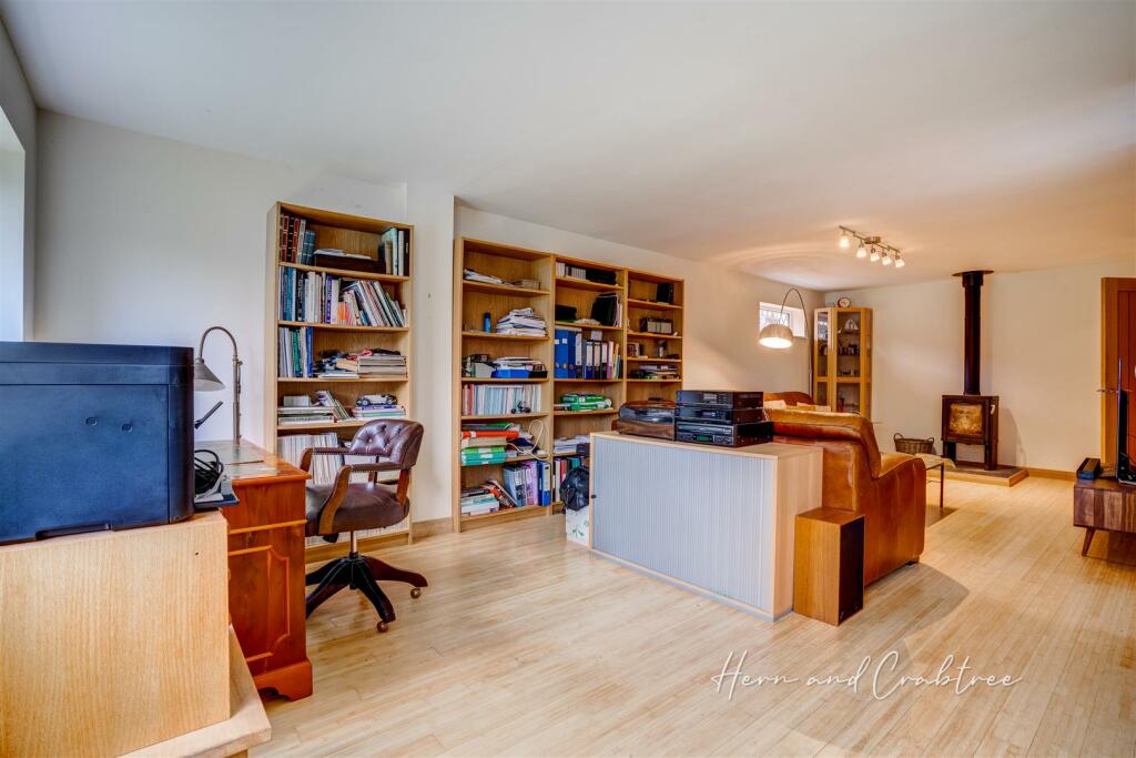 Avonridge, Thornhill, HernCrabtree (9).jpg