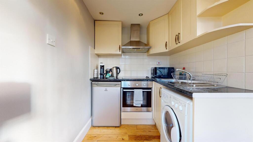 30Kempsfordkitchen.jpg