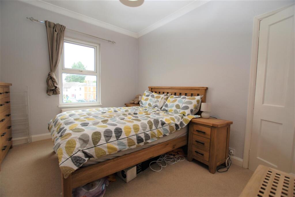 bed 2.jpg