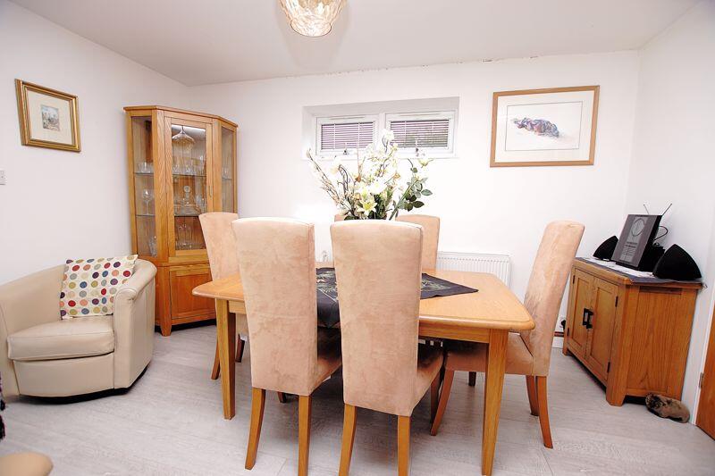 Lounge/Dining Area