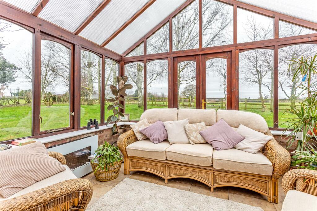 Stackyard Cottage 292957  -  (15).jpg