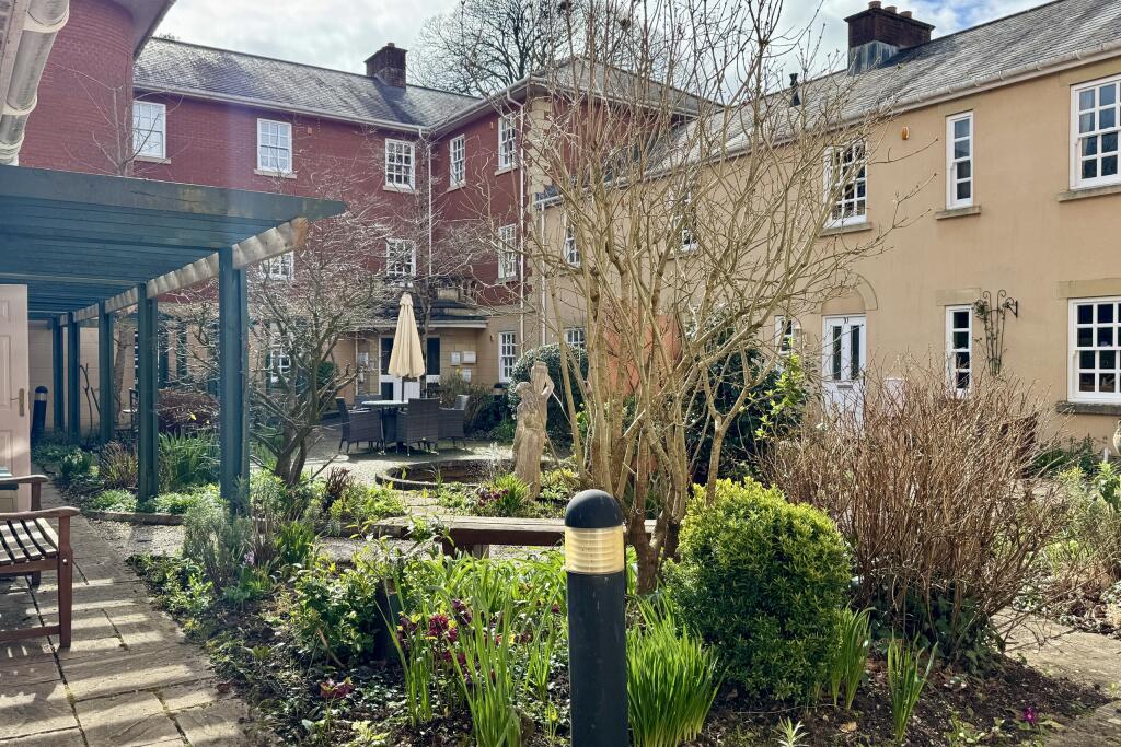 Shared Courtyard Garden