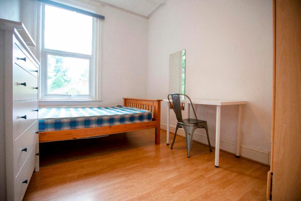 A bright and tidy double bedroom featuring a co...