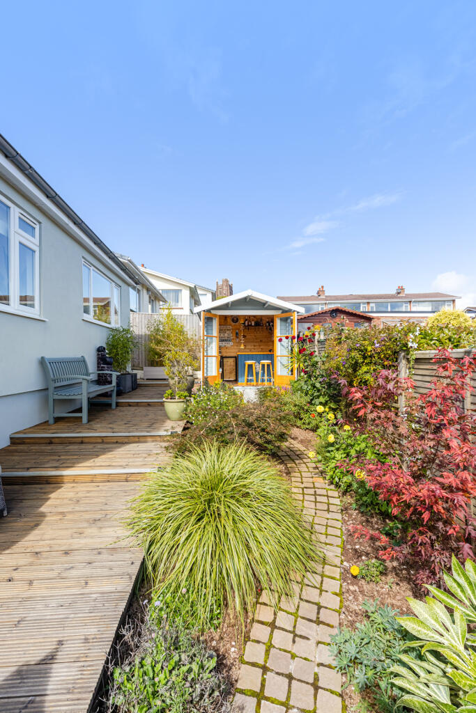 A08 - 33 Churchfields, Dartmouth - 250912