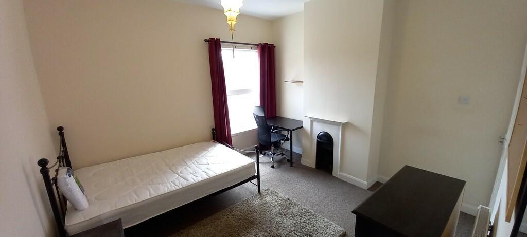 1st floor rear be...