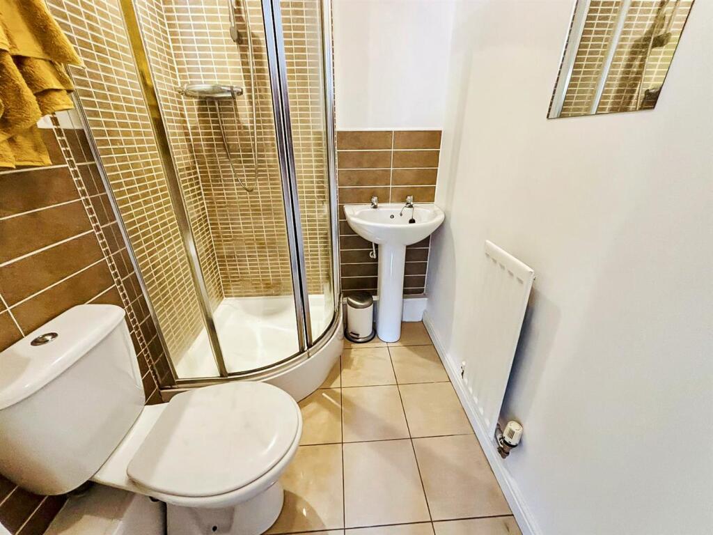 En-suite Shower Room: