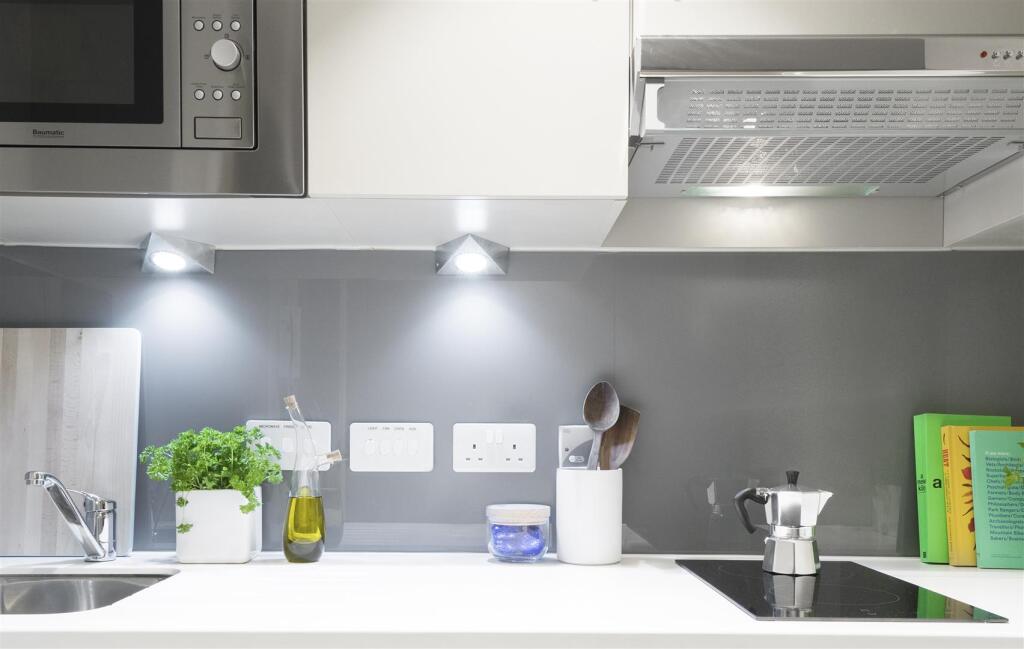 UrbSt_Melbourne_room_dressed galley kitchen close 