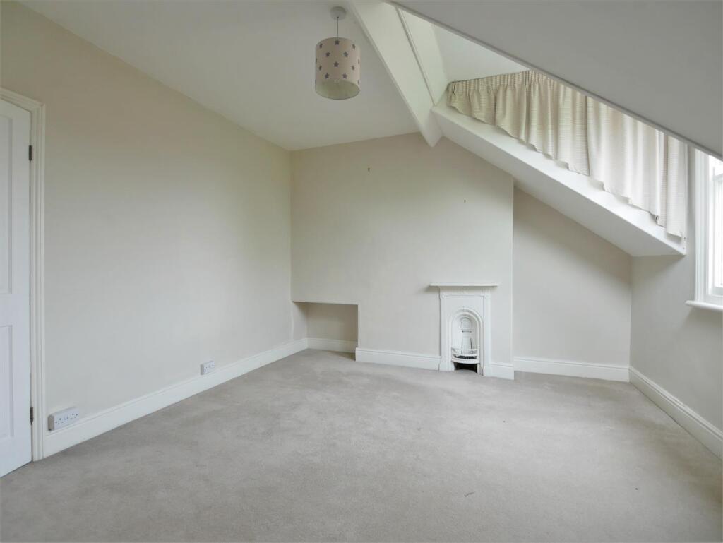 bedroom 3.JPG
