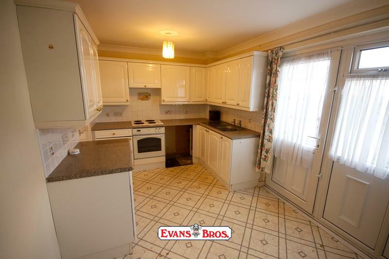KITCHEN / BREAKFAST ROOM