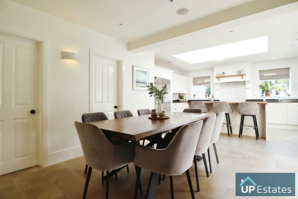 KITCHEN/ DINER