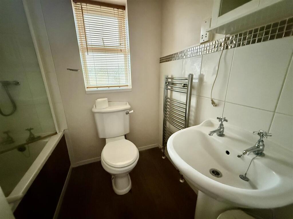 BATHROOM/WC