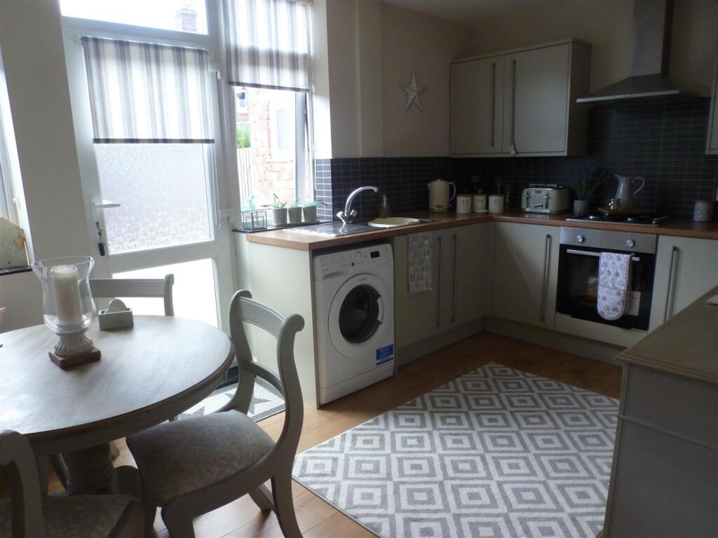 ADDITIONAL KITCHEN PICTURE