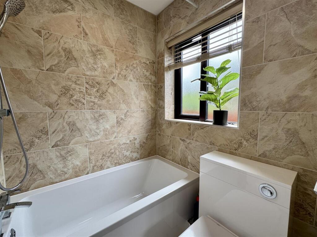 En-Suite Bathroom