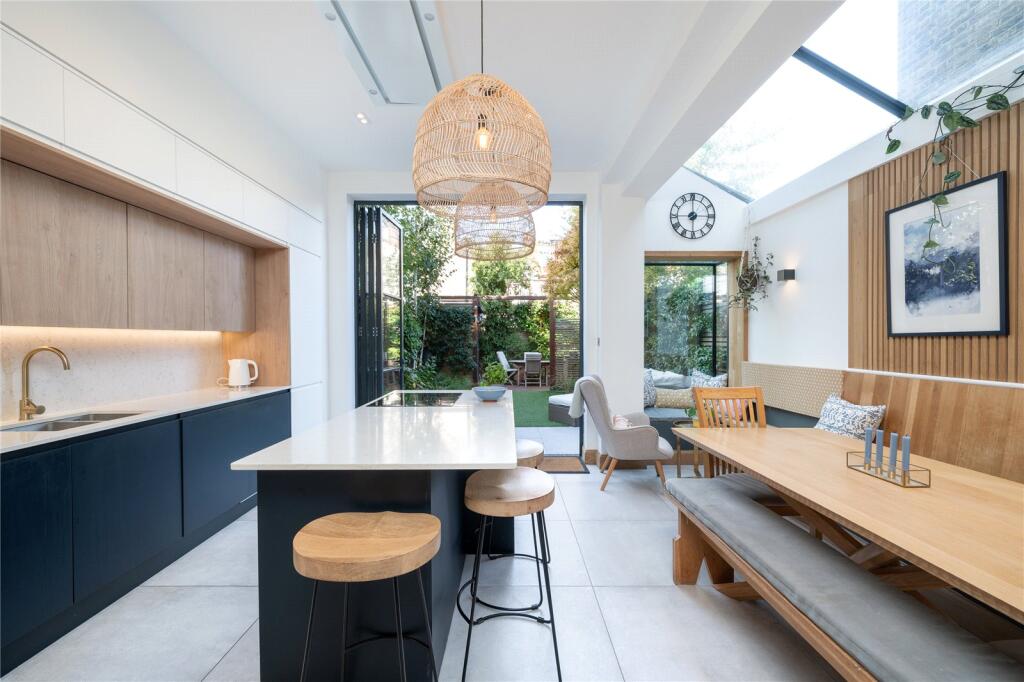Kitchen/Dining