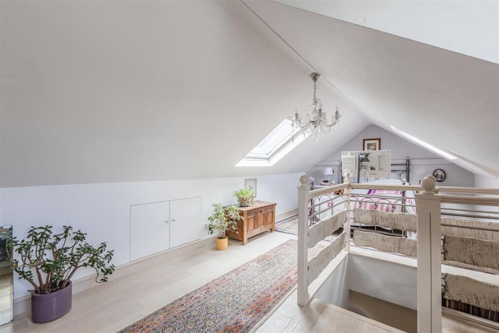 358 Molesey Road, KT12 3PG - 12.jpg