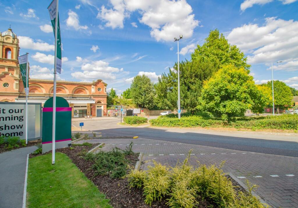87 Harland Court [Rail Station] 02.jpg