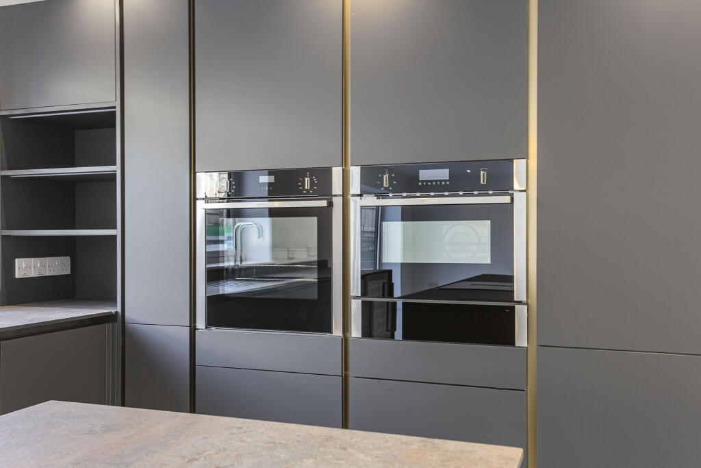 kitchen 2.JPG